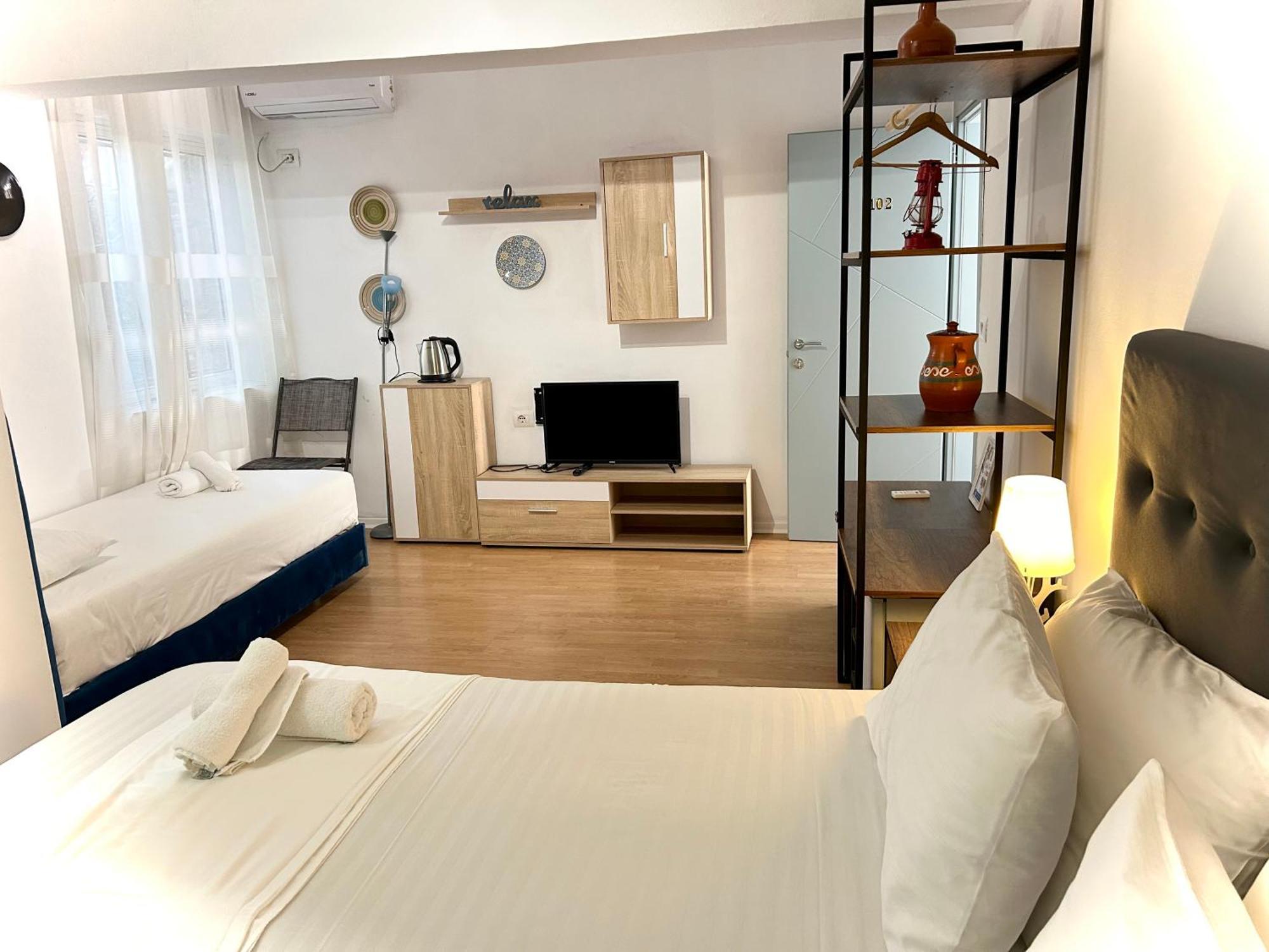 Budget Retreat Tirana & Studios エクステリア 写真