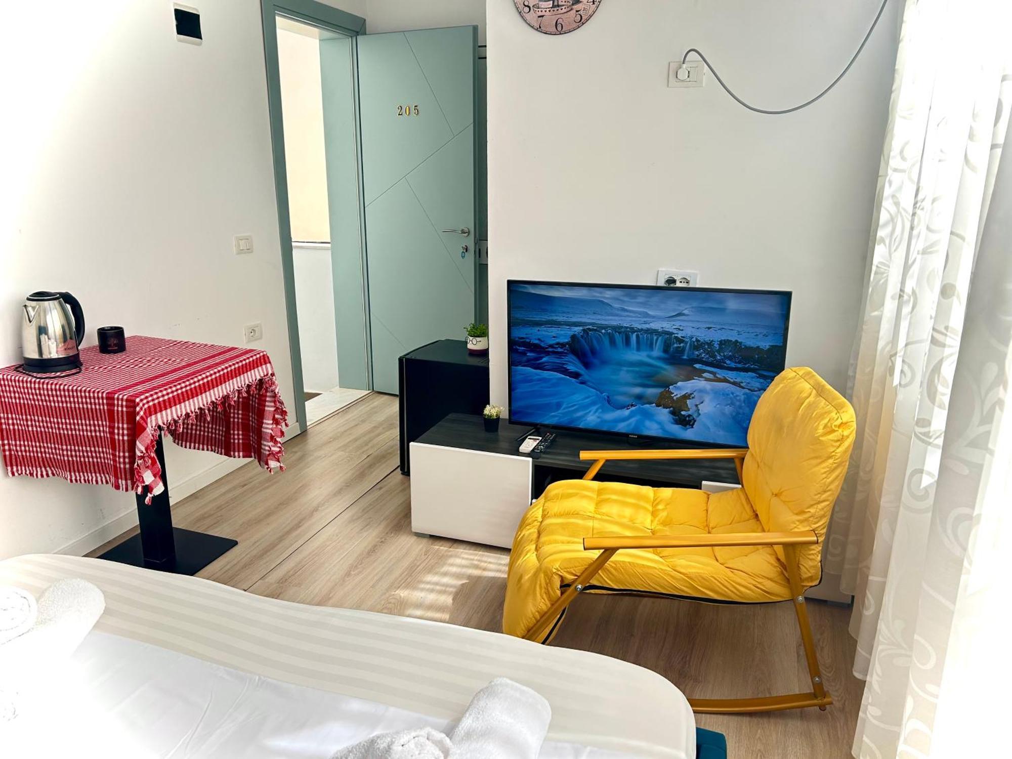 Budget Retreat Tirana & Studios エクステリア 写真